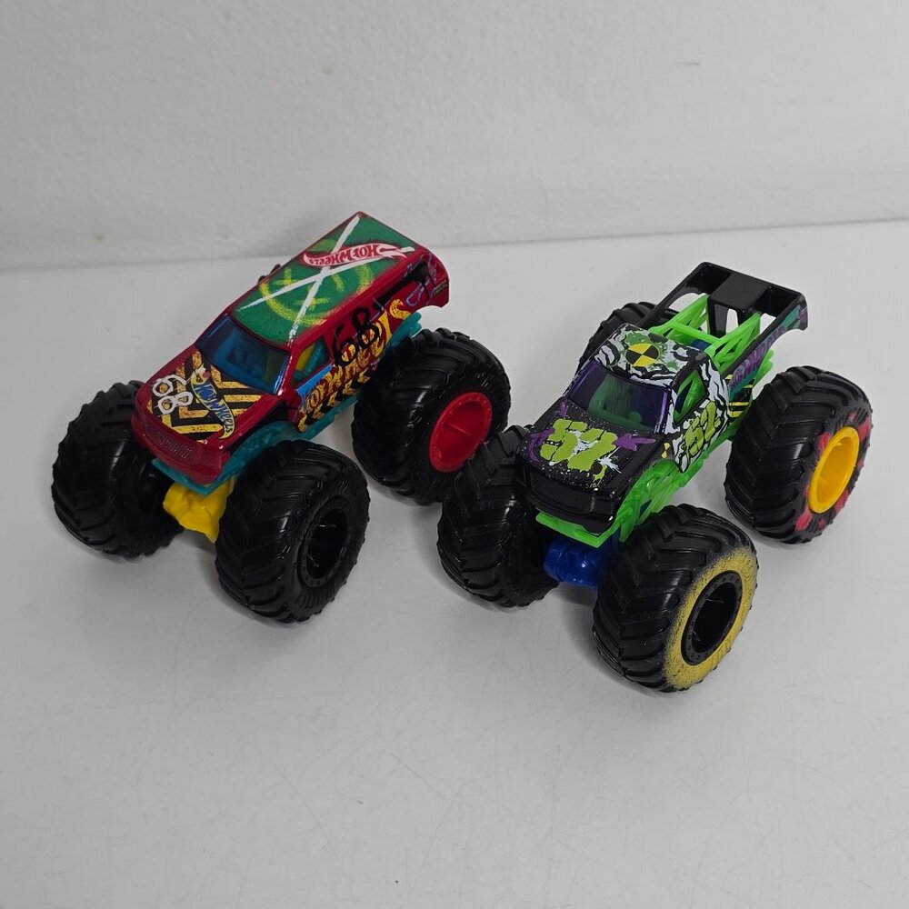 2 Hot Wheels Demo Derby 52 68 Monster Jam Trucks Lot 1:64 Diecast Graffiti